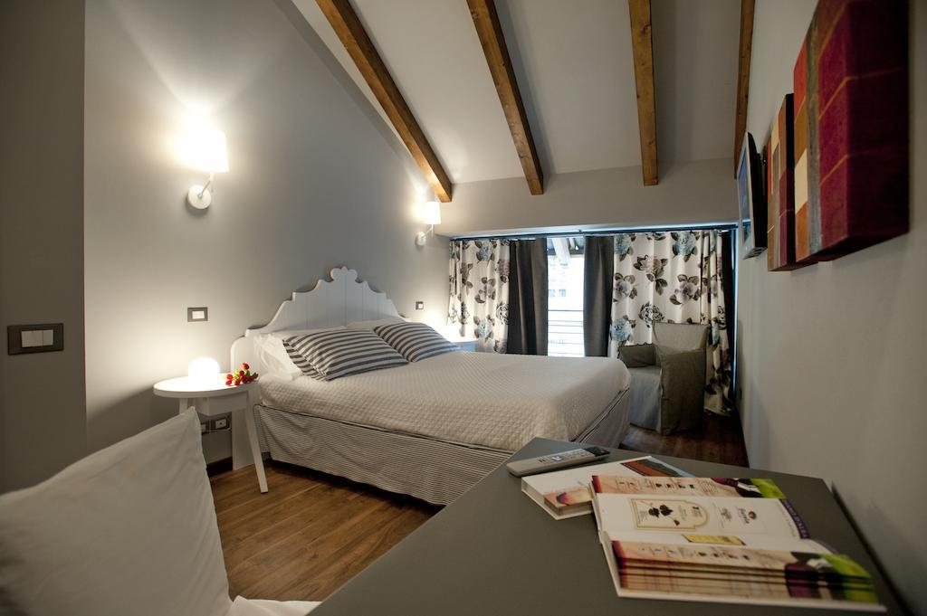 Vinoteca La Sacrestia Bed & Breakfast Alba  Bilik gambar