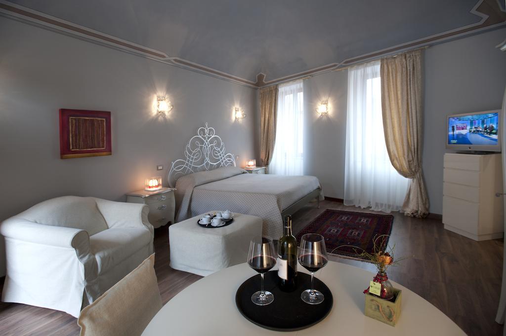 Vinoteca La Sacrestia Bed & Breakfast Alba  Bilik gambar