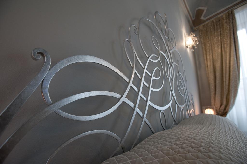 Vinoteca La Sacrestia Bed & Breakfast Alba  Bilik gambar