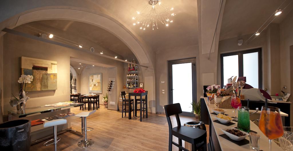 Vinoteca La Sacrestia Bed & Breakfast Alba  Luaran gambar
